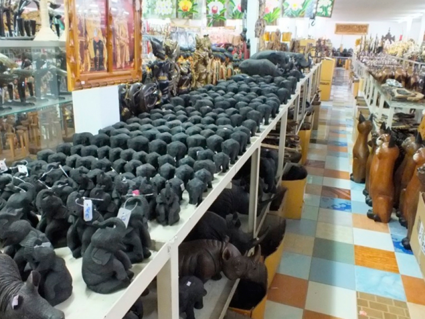 Шопинг  Магазин сувениров Лукдод в Паттайе
